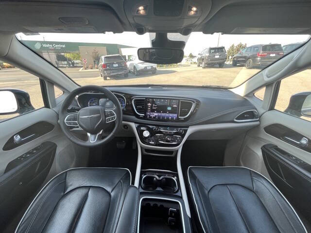 2023 Chrysler Pacifica Plug-In Hybrid Limited