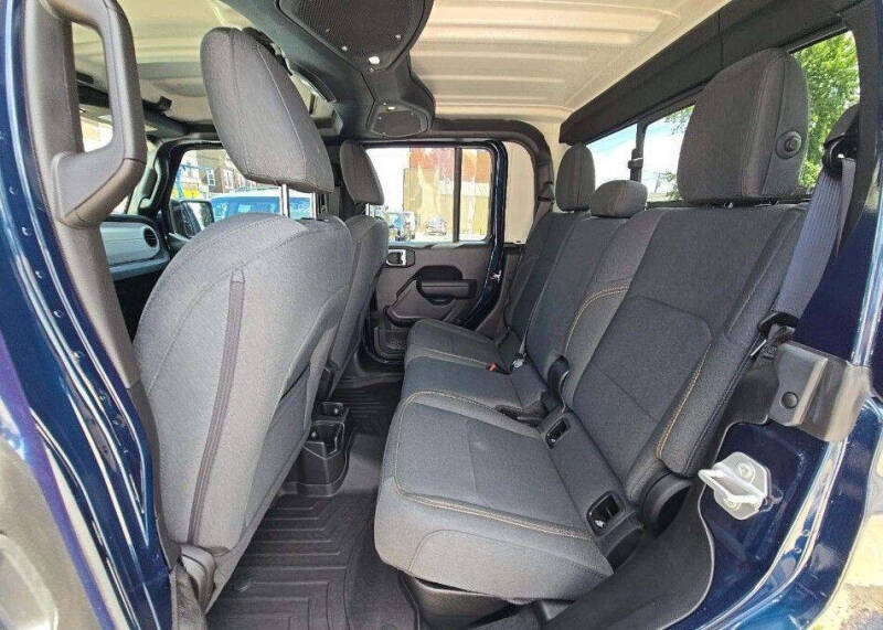 2025 Jeep Gladiator NightHawk