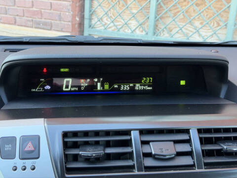 2013 Toyota Prius v Five