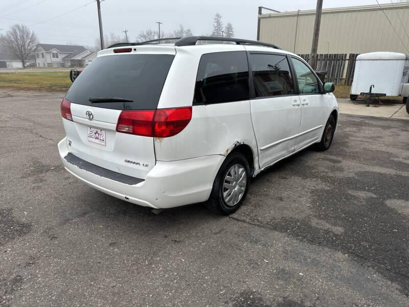 2004 Toyota Sienna LE photo 6