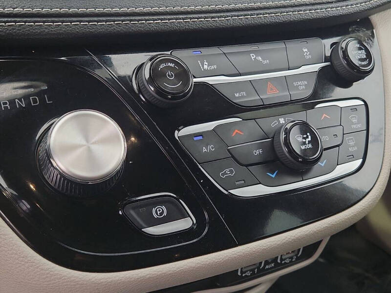 2024 Chrysler Pacifica Plug-In Hybrid Select