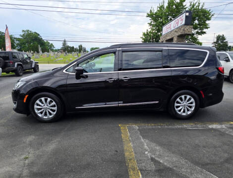 2017 Chrysler Pacifica Touring-L