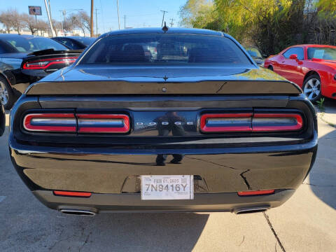 2016 Dodge Challenger SXT Plus