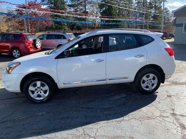 2015 Nissan Rogue Select for sale at Chuckie Bizzarro's Fleetwing Auto in Erie, PA