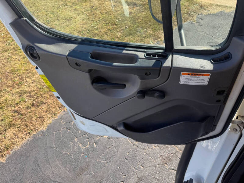 2015 Freightliner M2 106