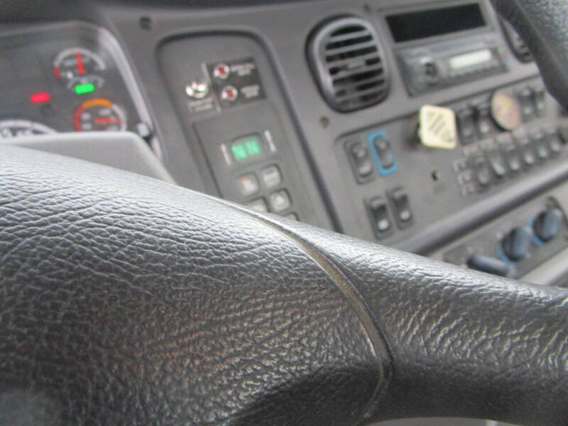 2016 Freightliner ISL 9 330