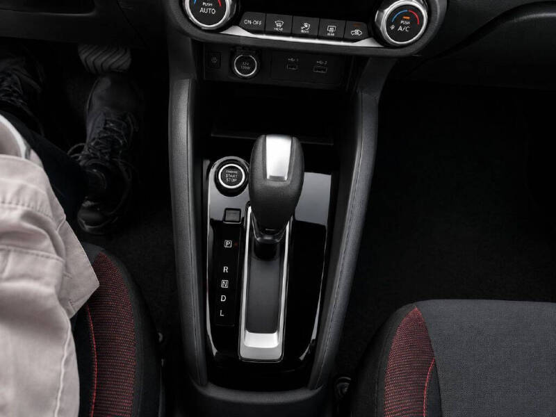 2025 Nissan Versa SR