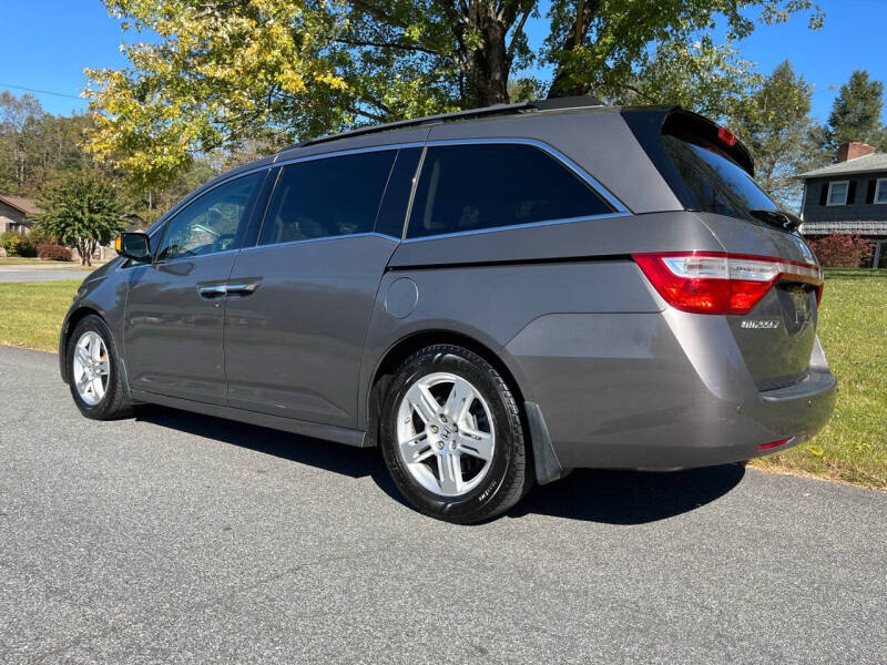 2011 Honda Odyssey Touring photo 4