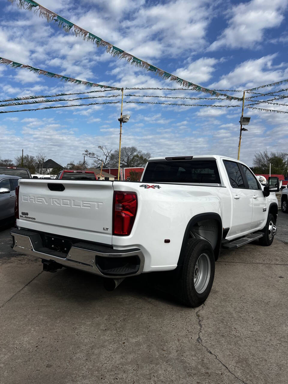 White 2023 Chevrolet Silverado 3500HD LT 4x4 LT 4dr Crew Cab LB DRW 2