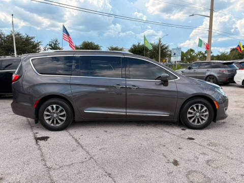 2020 Chrysler Pacifica Touring L Plus