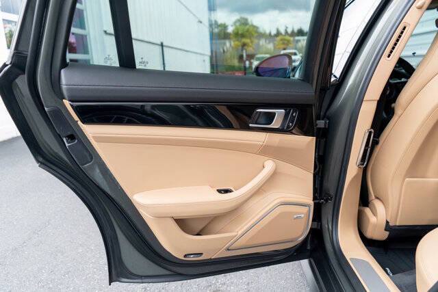 2022 Porsche Panamera 25