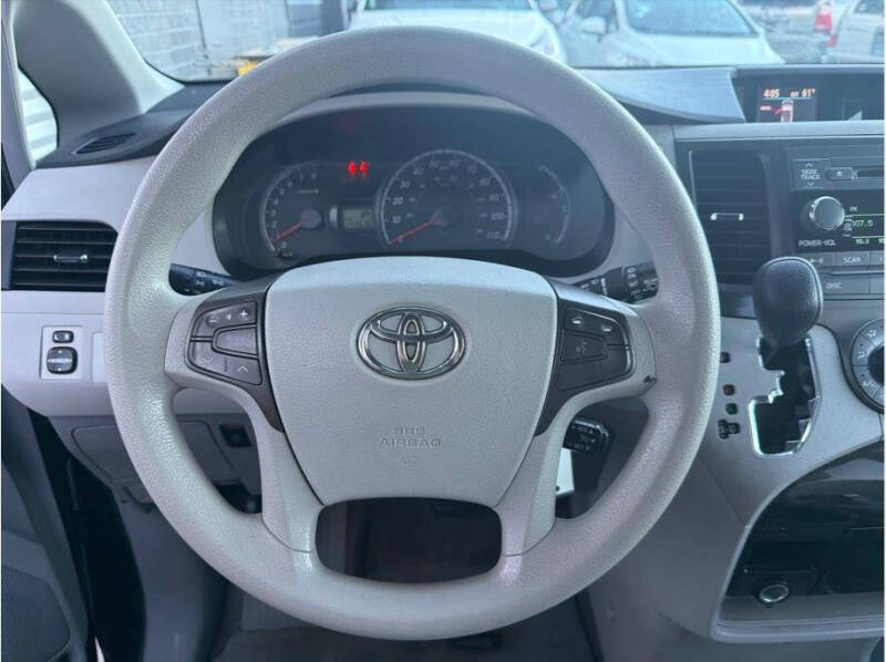 2012 Toyota Sienna LE 7-Passenger