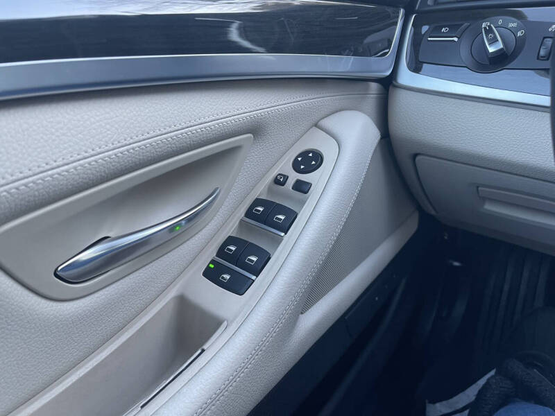 2012 BMW 5 Series 528i xDrive