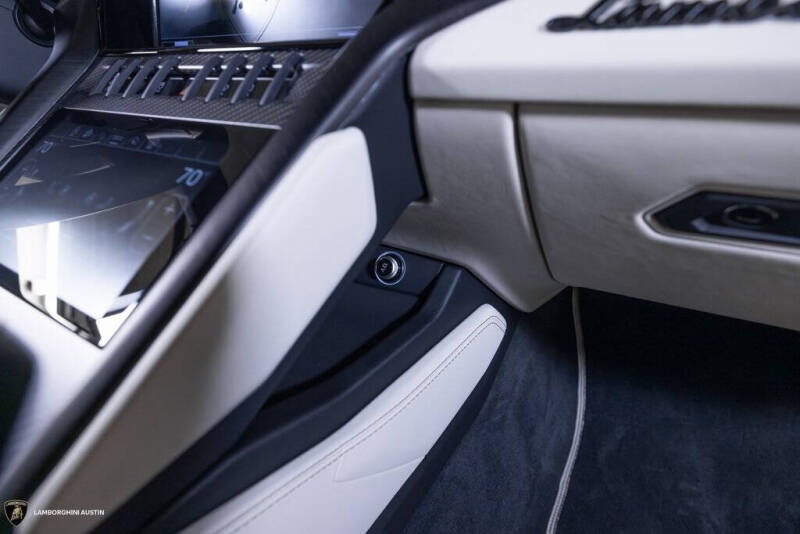 2024 Lamborghini Urus S