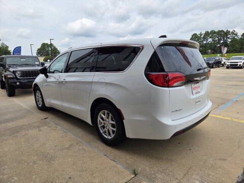 2026 Chrysler Voyager LX