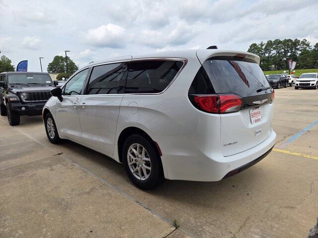 2026 Chrysler Voyager LX