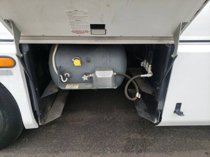 1999 Freightliner XC Chassis