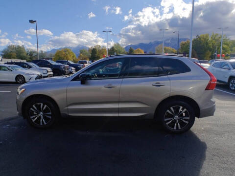 2025 Volvo XC60 B5 Core Dark Theme