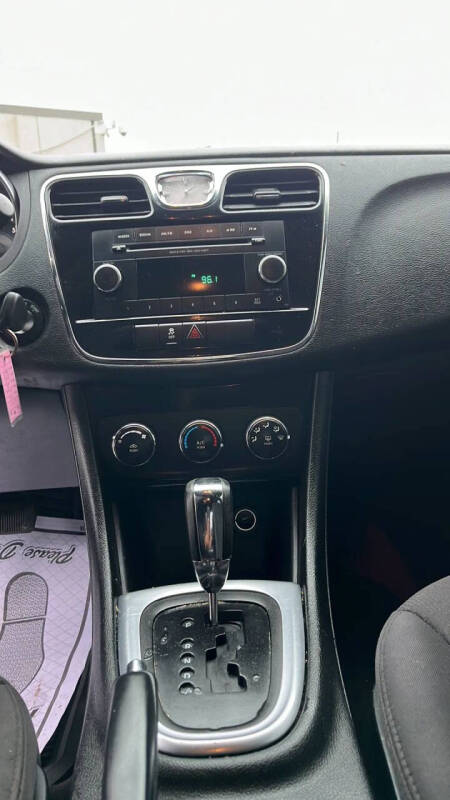 2014 Chrysler 200 LX