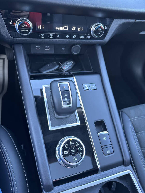 2023 Mitsubishi Outlander PHEV SE