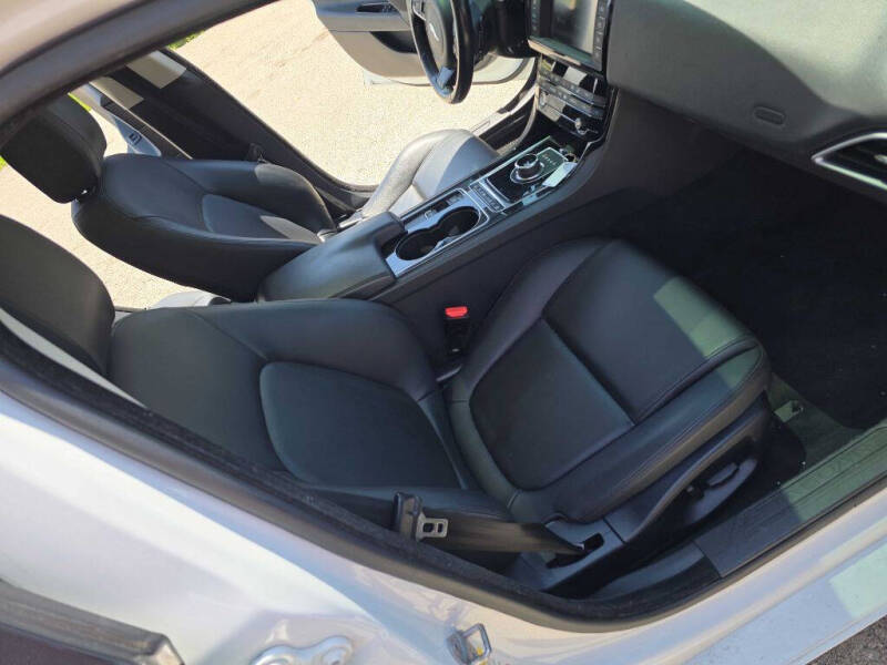 2017 Jaguar XE 35t Premium