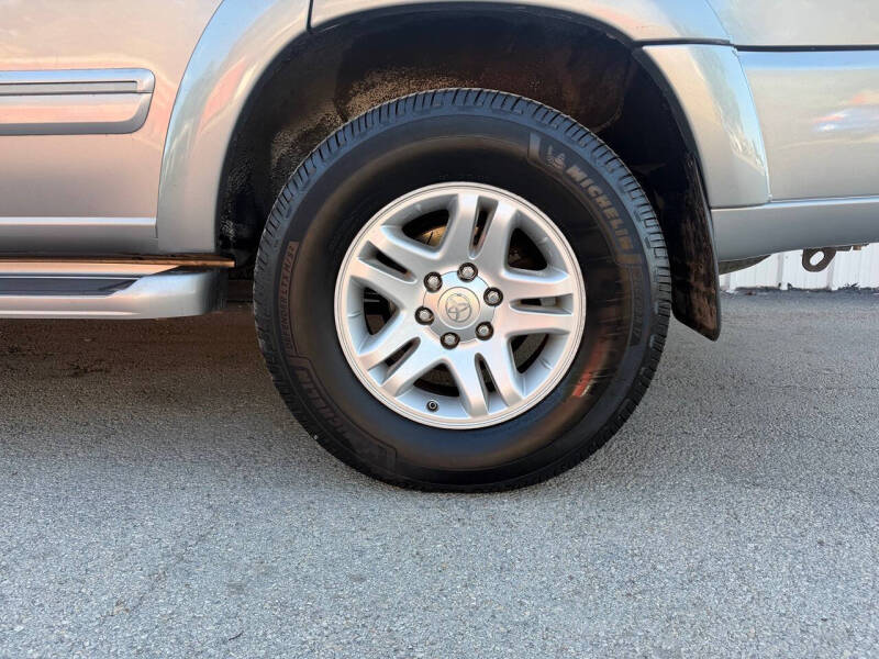 2005 Toyota Sequoia SR5