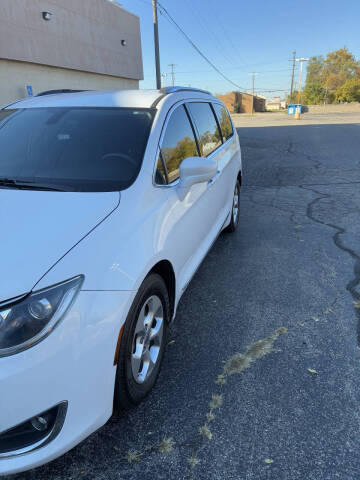 2017 Chrysler Pacifica Touring-L Plus