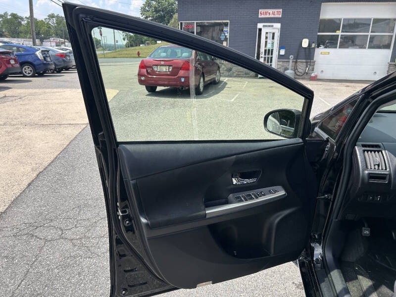 2015 Toyota Prius v Three