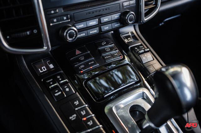 2018 Porsche Cayenne Platinum Edition