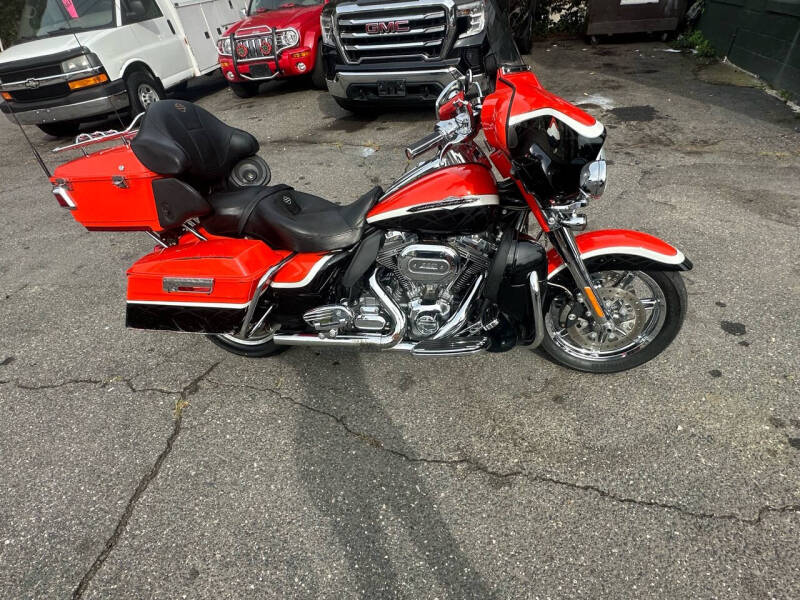 2012 Harley-Davidson FLHTCUSE7 for sale at Connecticut Auto Wholesalers in Torrington CT