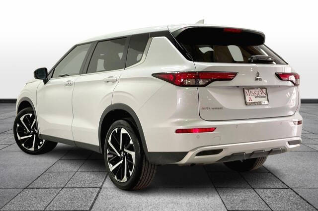 2024 Mitsubishi Outlander SE