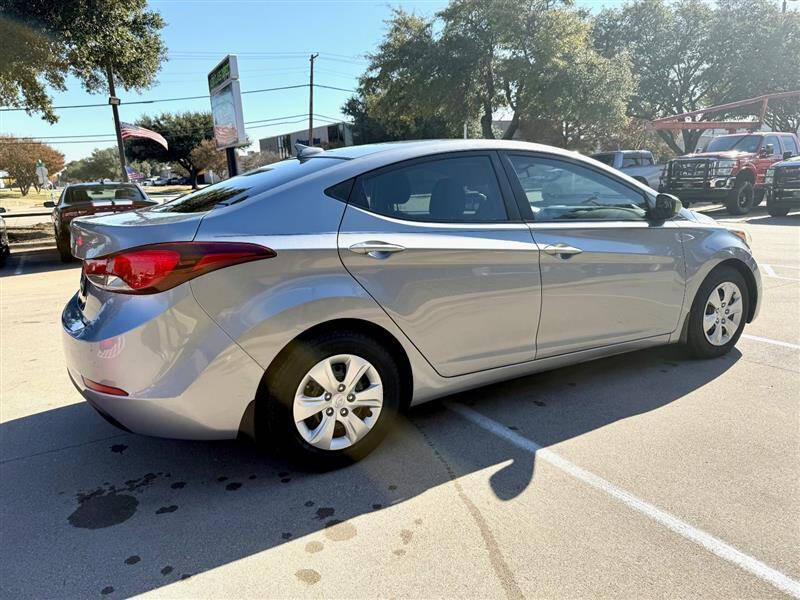 2016 Hyundai Elantra SE