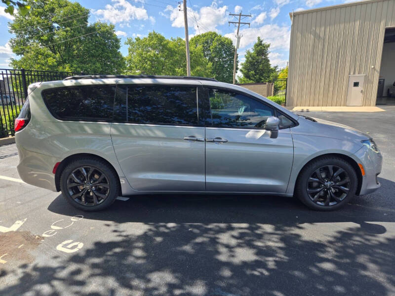 2020 Chrysler Pacifica Limited Red S