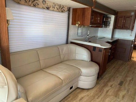 2004 Freightliner XC Chassis