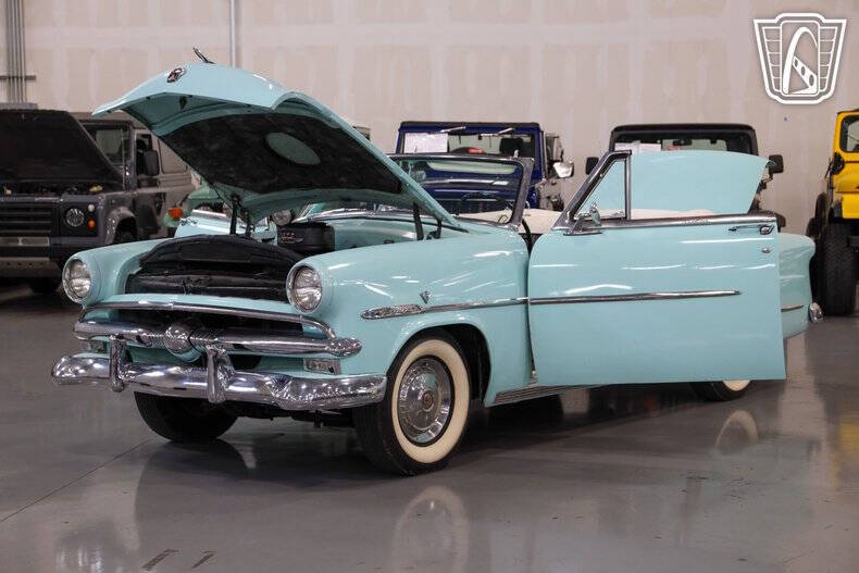 1953 Ford Crestline