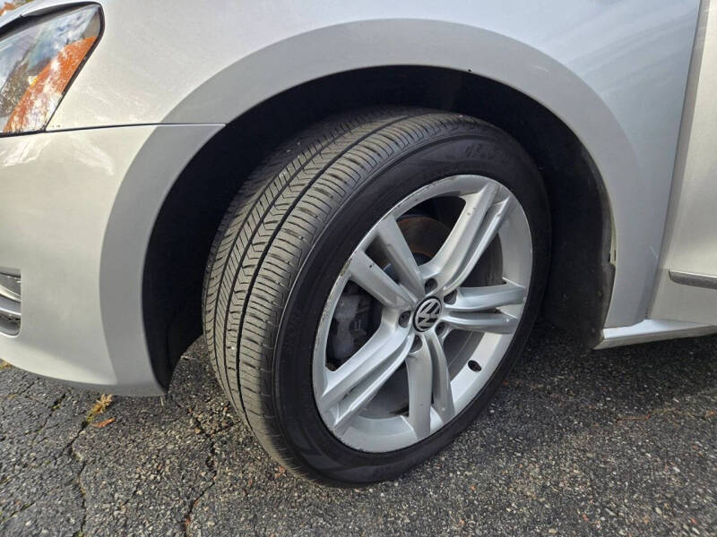 2014 Volkswagen Passat 1.8T SEL Premium PZEV