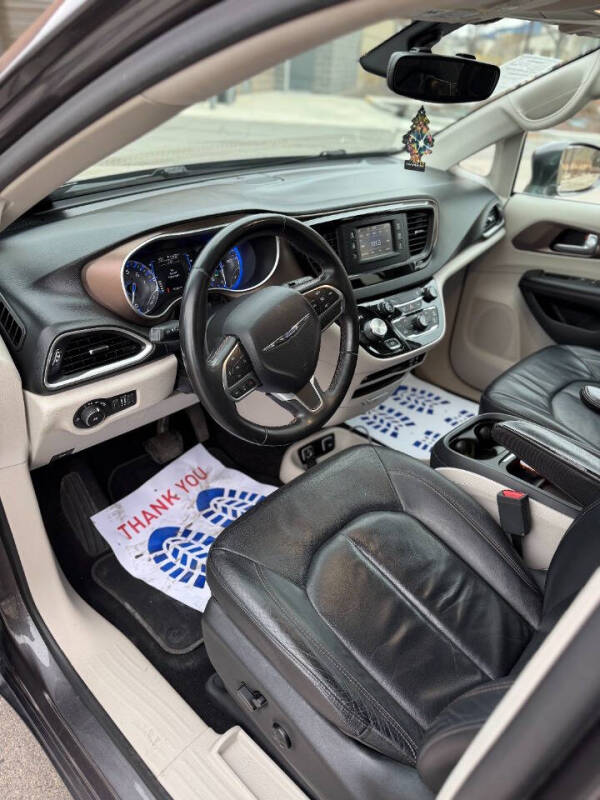 2017 Chrysler Pacifica Touring-L