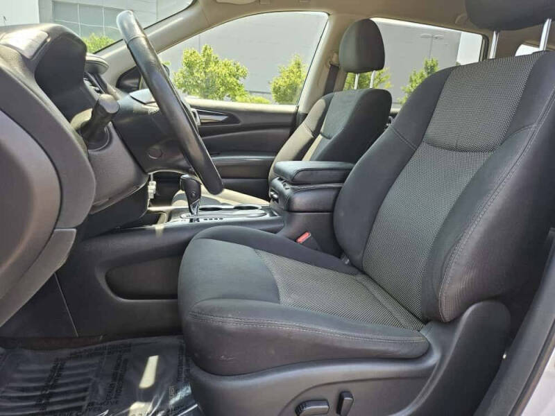 2019 Nissan Pathfinder SV