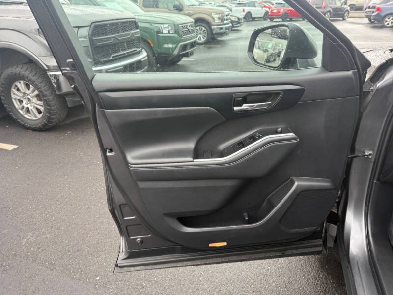 2022 Toyota Highlander Hybrid XLE