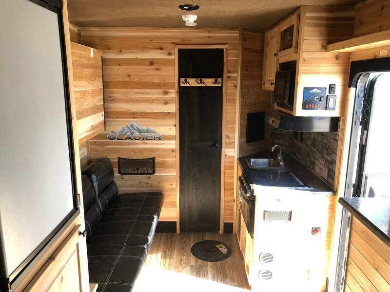 2022 Glacier 17’ RV