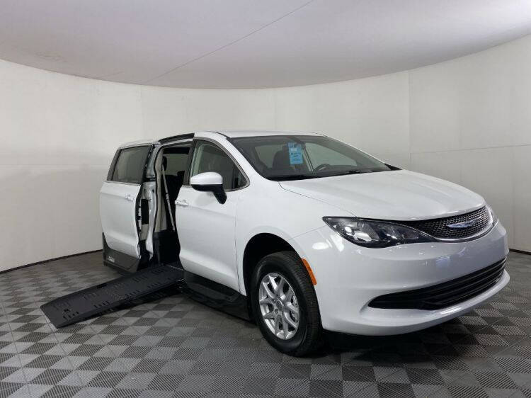 2020 Chrysler Voyager LX