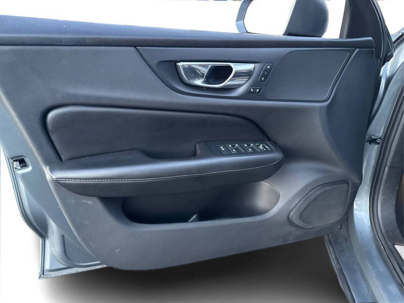 2019 Volvo S60 T6 Momentum