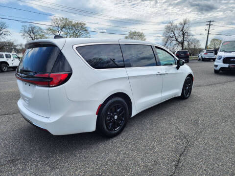 2025 Chrysler Pacifica Select