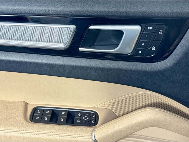 2022 Porsche Cayenne E-Hybrid