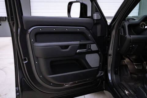 2024 Land Rover Defender 130 V8 P500