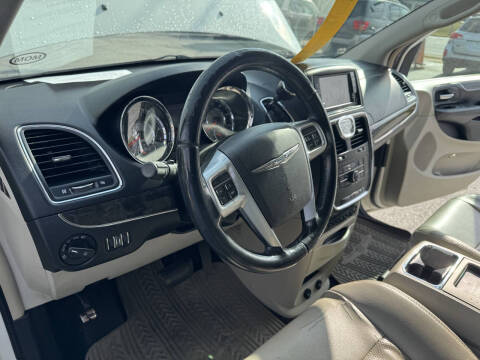 2011 Chrysler Town and Country Touring-L