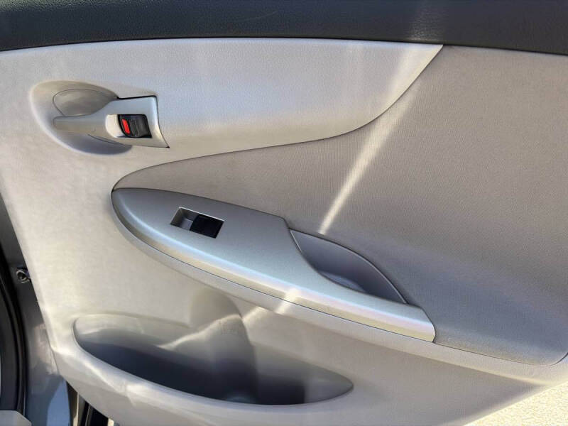 2011 Toyota Corolla LE
