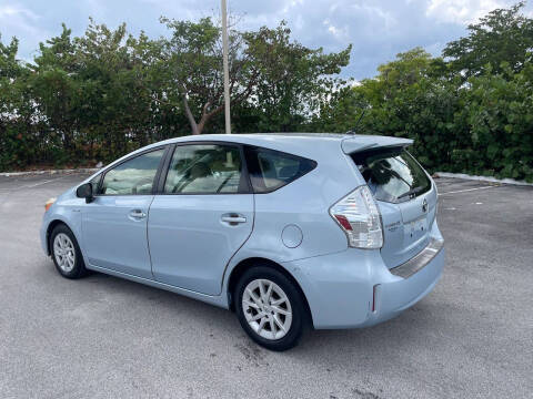 2014 Toyota Prius v Two