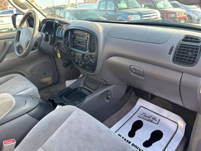 2005 Toyota Sequoia SR5