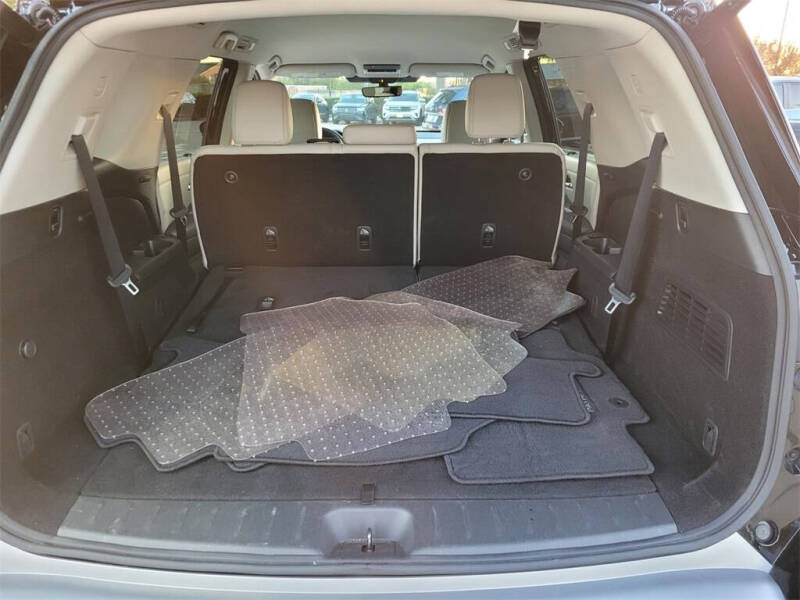 2023 Nissan Pathfinder SL